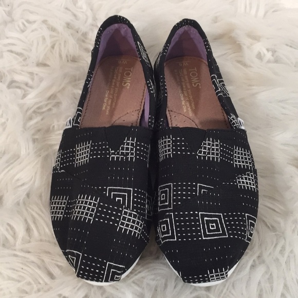 Toms Black/White Geometric Square Printed Slip On - Picture 2 of 6